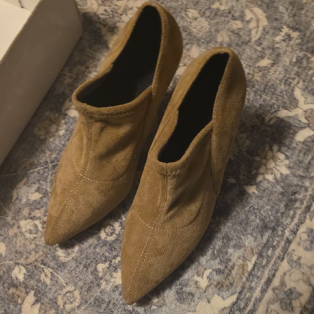 Chic Tan Heeled Boots for Women